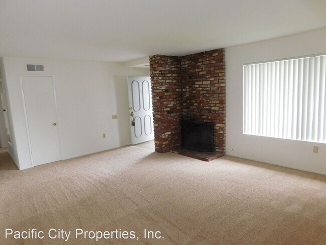 Foto del edificio - 6182 Warner Ave