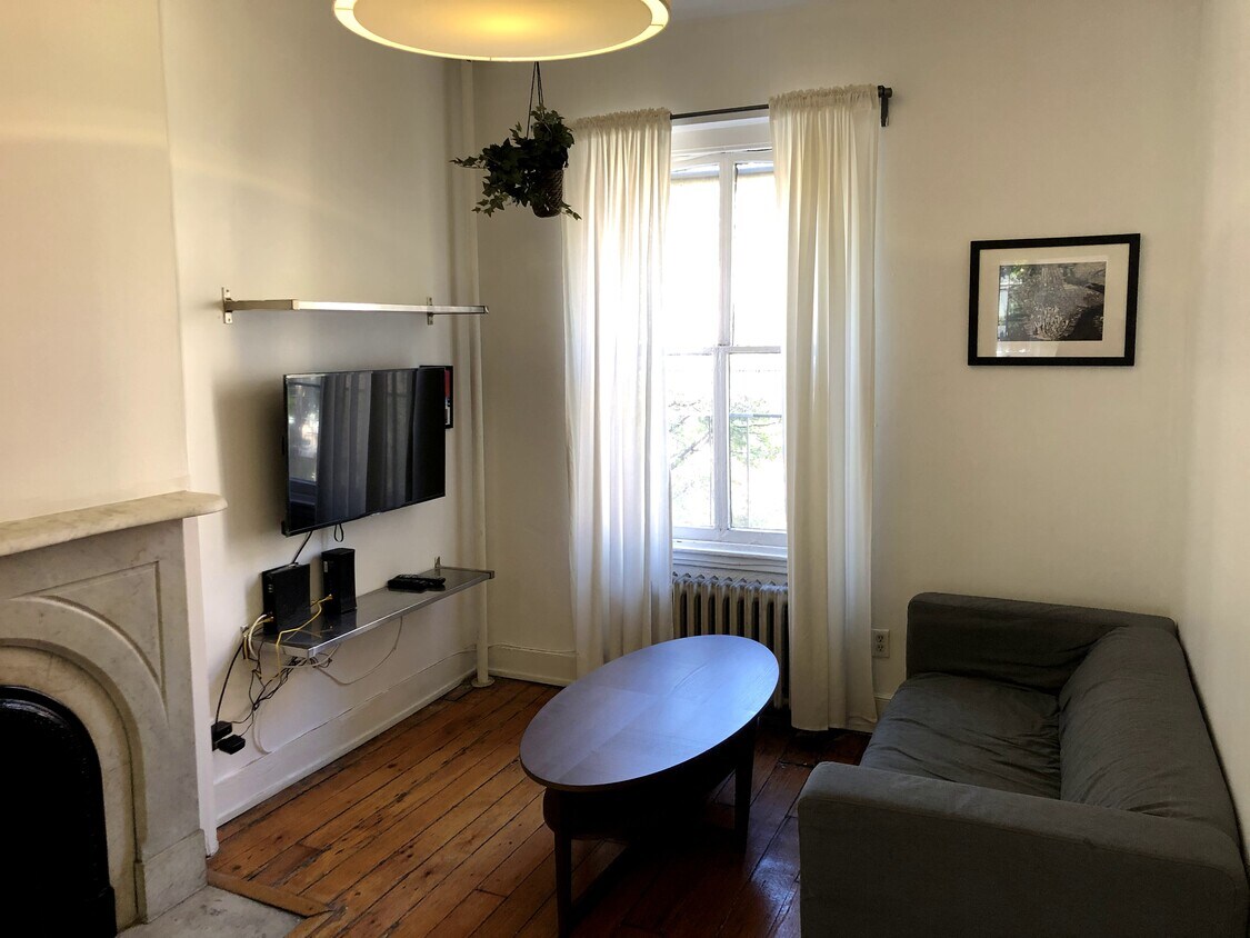 Primary Photo - 229 E 9th St