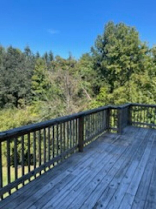 Foto del edificio - Three Bedroom two and half bath townhome in Cross Lanes