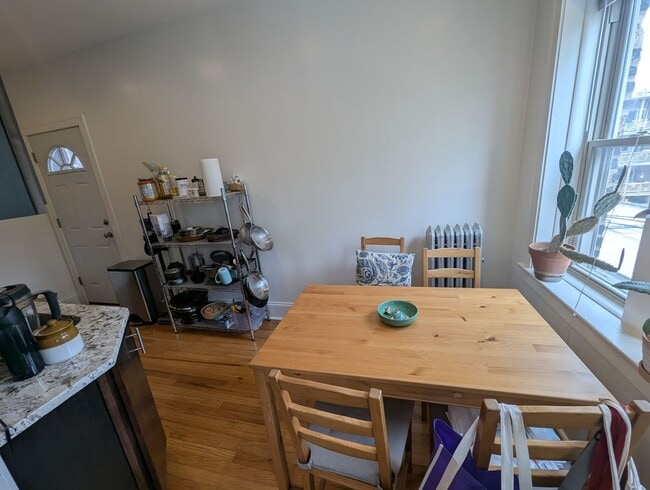 Building Photo - Renovated Studio in Heart of Rogers Park LUC