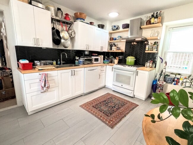 Building Photo - 41 School St