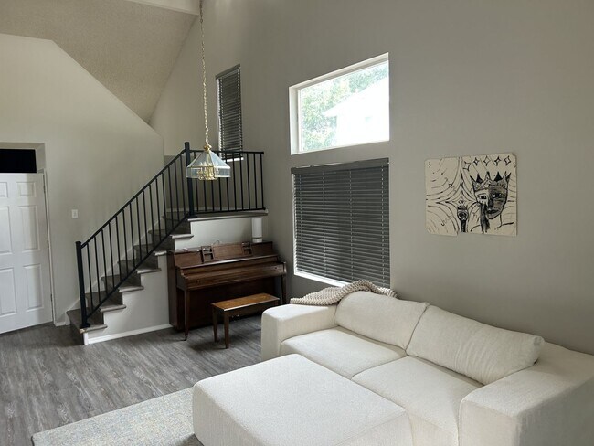 Foto del edificio - 4115 Brush Creek Rd