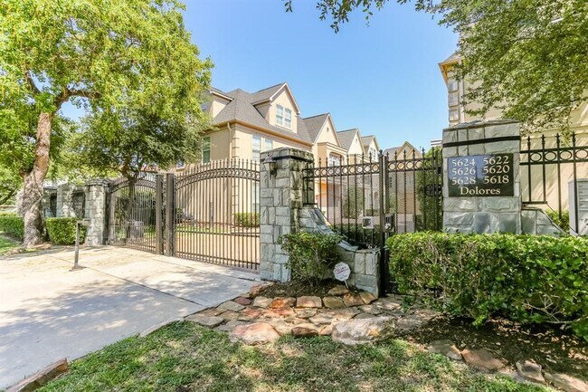 Foto del edificio - 5622 Dolores St