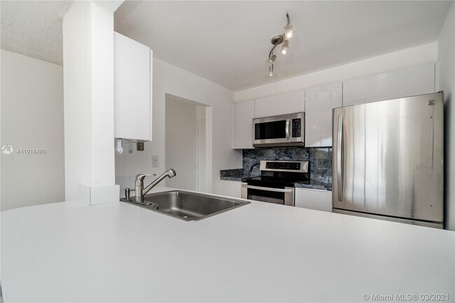 Foto del edificio - 2150 SW 16th Ave