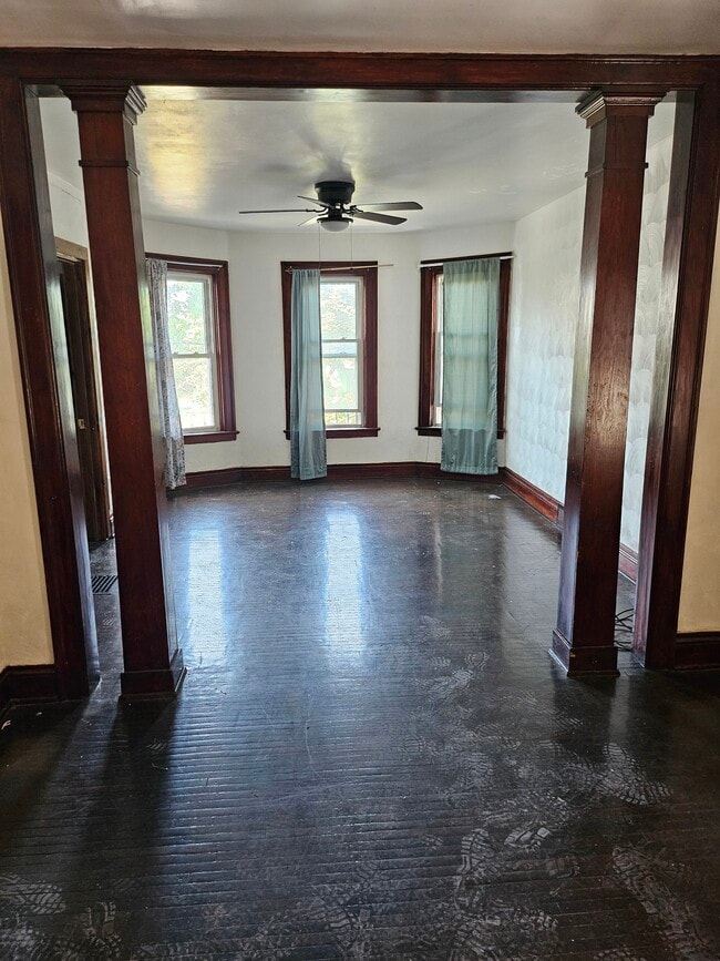 Building Photo - 495 Woodlawn Ave
