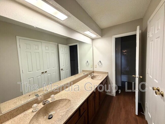 Building Photo - 13222 Fall Manor Dr