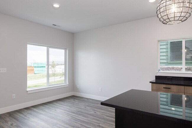 Foto del edificio - Brand New 3BR, 2.5 Bathroom Townhome With ...