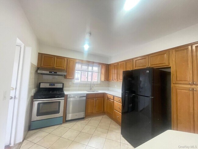 Foto del edificio - 43-16 223rd St