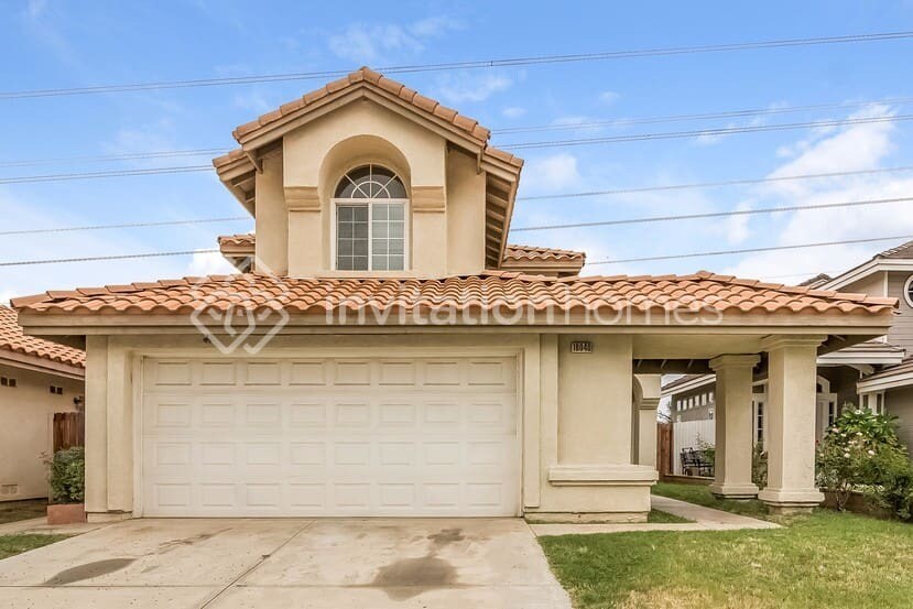 Primary Photo - 16040 Peach Tree Ln