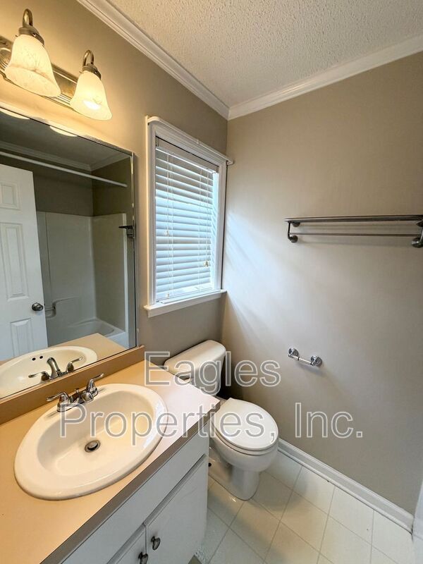 Foto del edificio - 513 Twin Creeks Dr