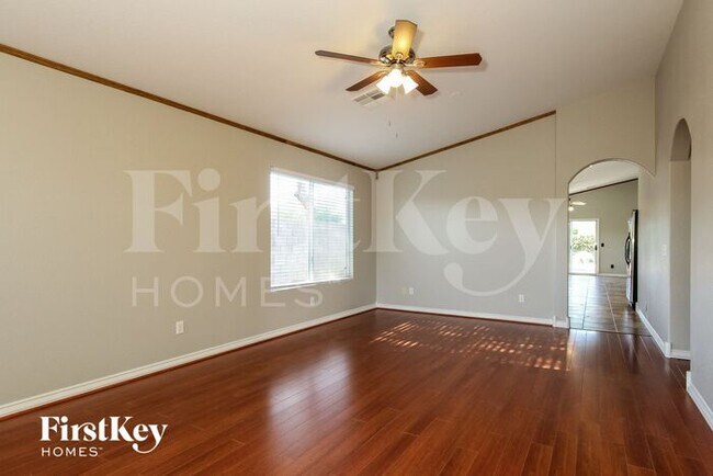 Foto del edificio - 1636 E Maplewood Ave