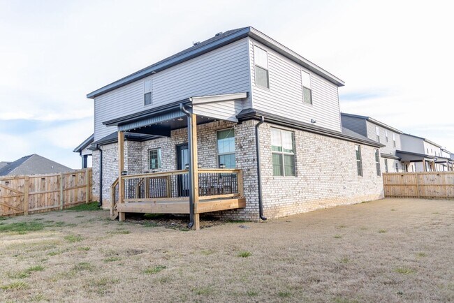 Foto del edificio - 4 Bedroom 2.5 Bath 2234 SQ Ft