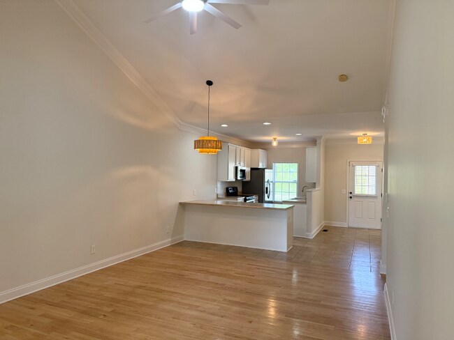 Foto del edificio - 529 E Perkins Creek Rd