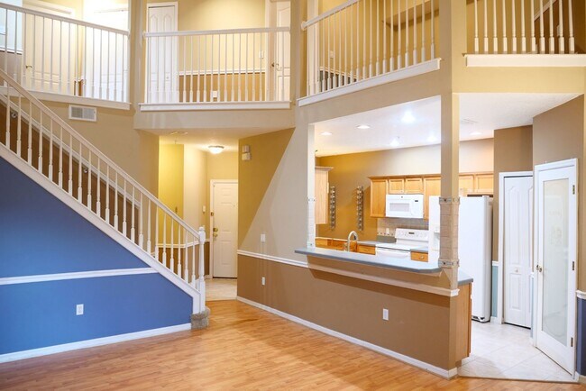 Building Photo - Great Location! 2 story Townhouse with 1 c...