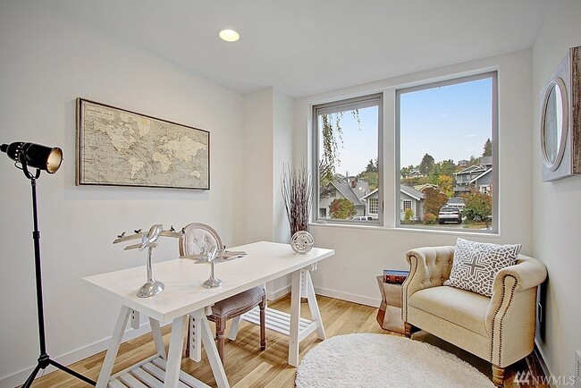 Foto del edificio - 4128 36th Ave SW