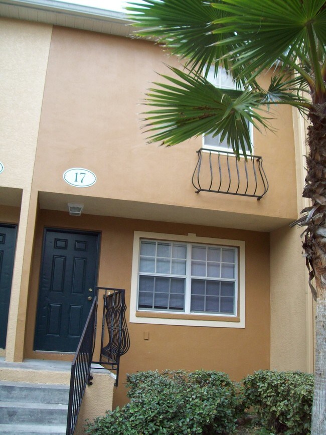 Uptown Townhomes Apartments in Lutz, FL
