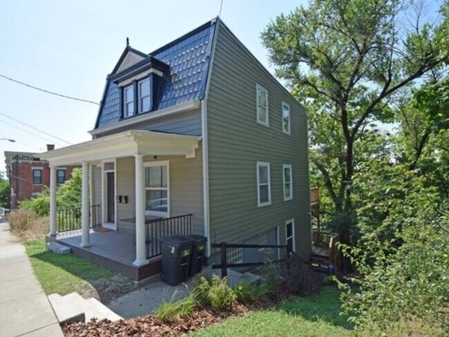 Building Photo - 107 E Clifton Ave