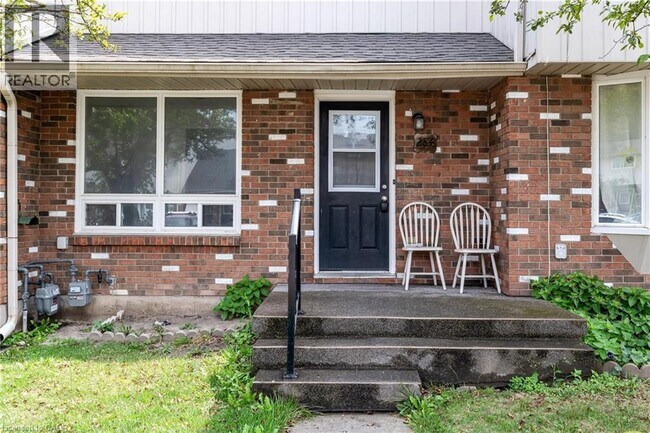 Building Photo - 100 Brownleigh Ave
