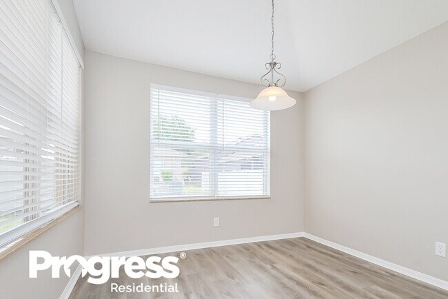 Building Photo - 1221 Barclay Wood Dr
