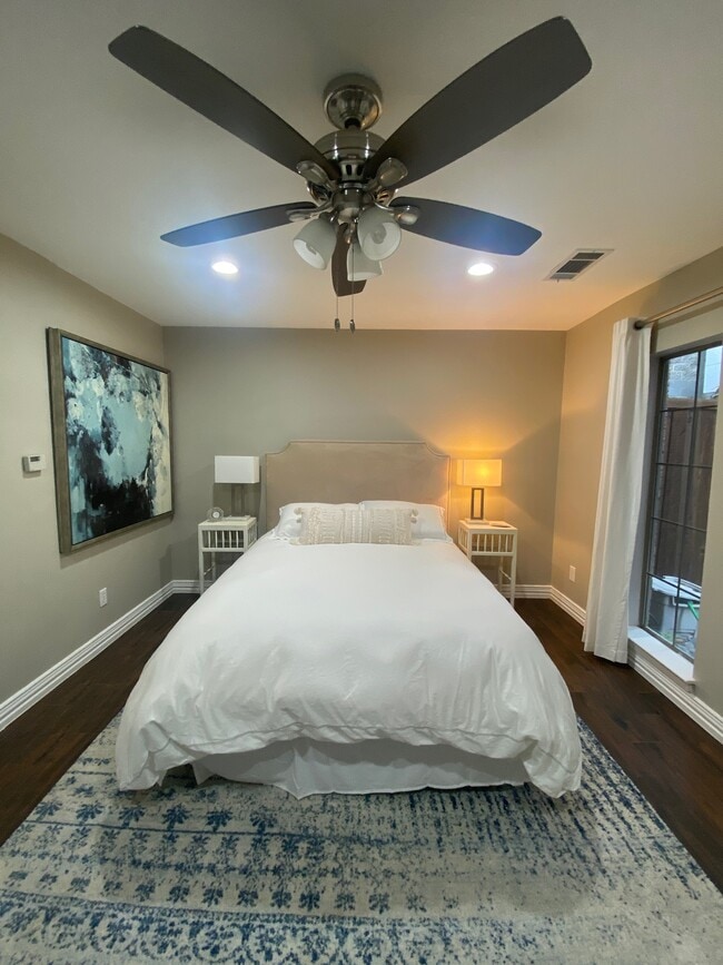 Foto del edificio - 4033 Bowser Ave