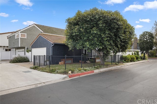 Building Photo - 2571 Vista Dr