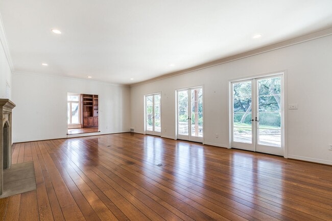 Building Photo - 5-BEDROOM ALAMO HEIGHTS ESTATE