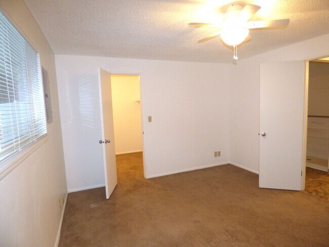 Building Photo - Cumjul05 - 1053-1055 Lansford Dr SE