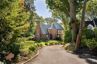 Building Photo - 11 Chelsea Dr