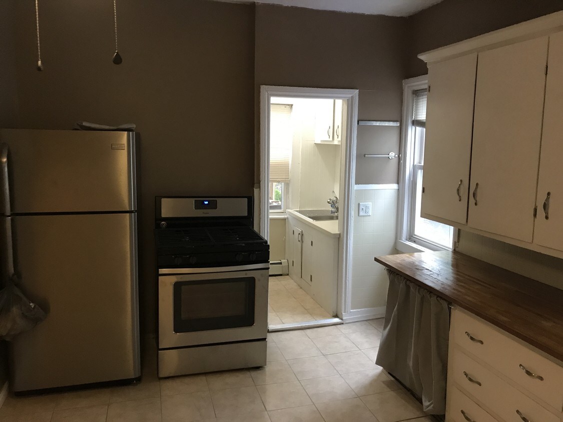 Primary Photo - 211 Carpenter St
