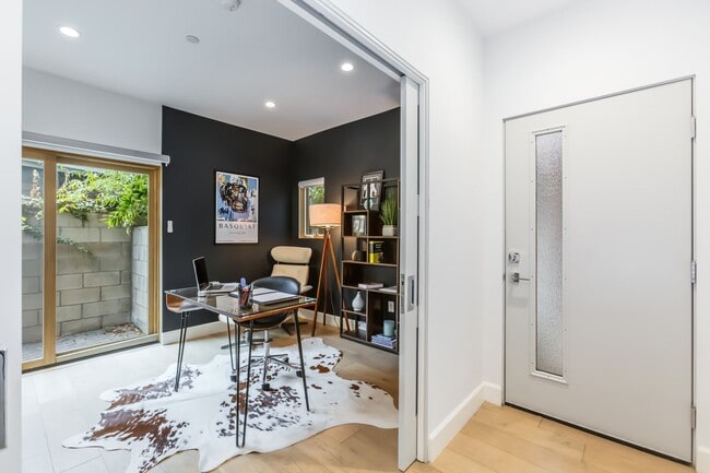 Foto del edificio - Stunning home in Studio City!