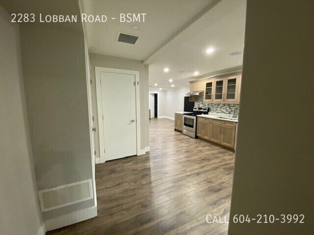 Building Photo - Suite in a Great Neighbourhood