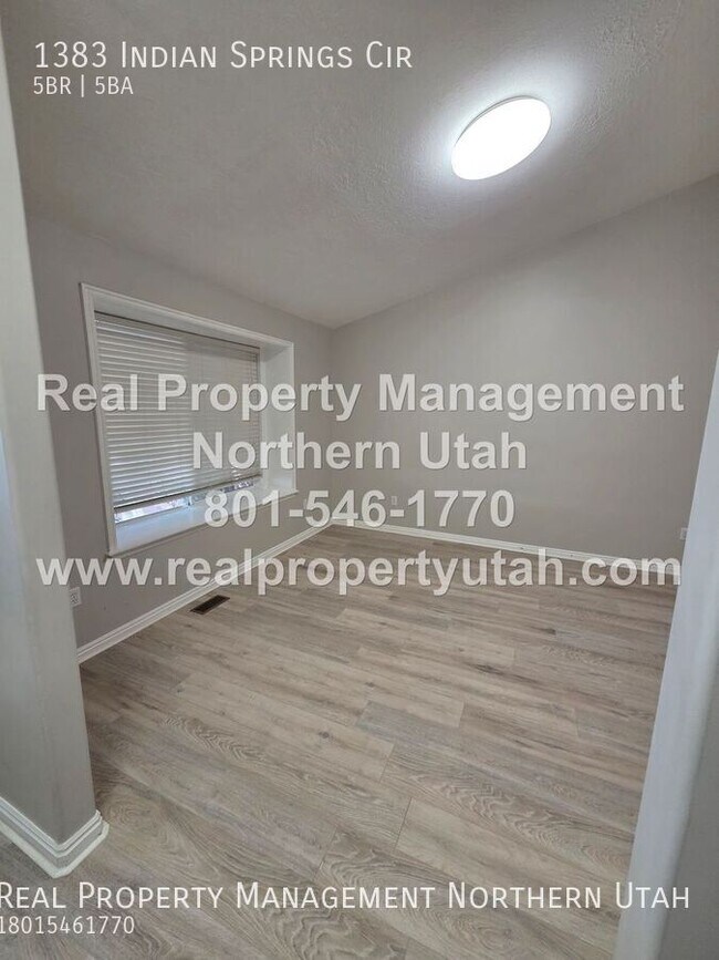 Foto del edificio - 1383 E Indian Spgs Cir