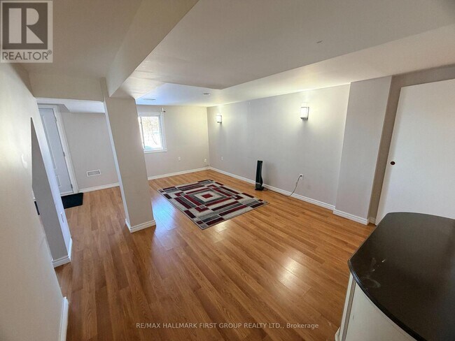 Building Photo - 4 Parkins Dr