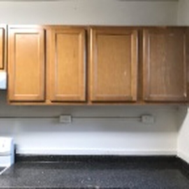 Building Photo - 115 Delamore Pl