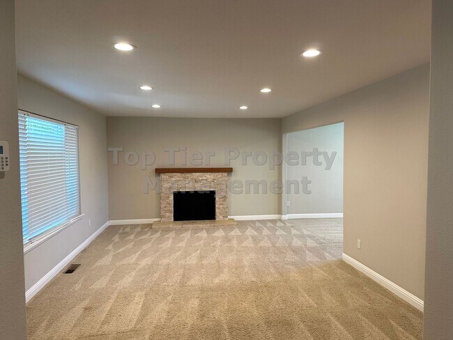 Foto del edificio - Spacious 4 Bed / 2.5 Bath / 2,106 Sqft Mar...
