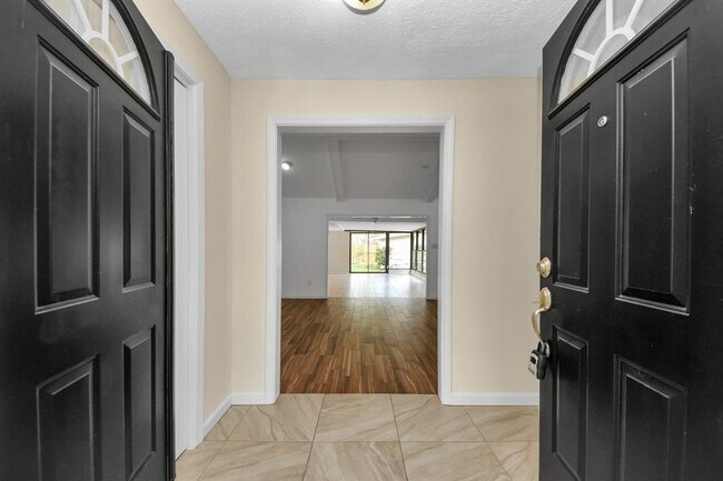 Building Photo - 5715 Braesvalley Dr