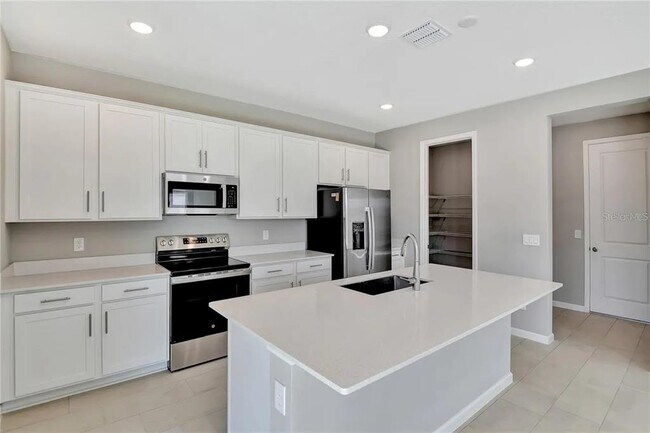 Foto del edificio - 560 Summit River Dr
