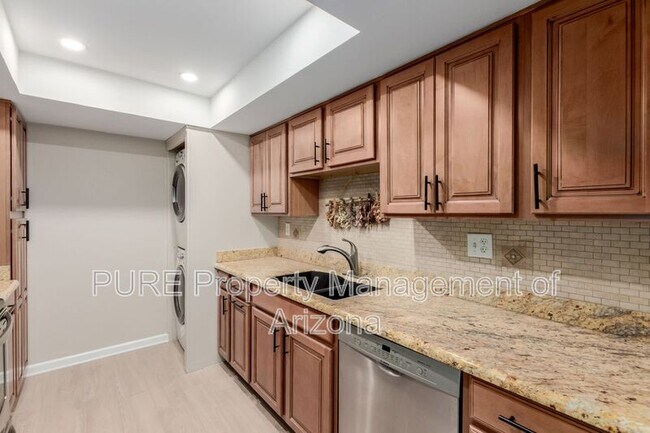 Building Photo - 10444 N 69th St