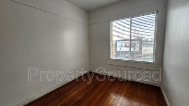 Building Photo - 139 W Yosemite Ave