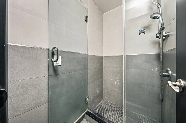 Foto del edificio - 439 W 46th St