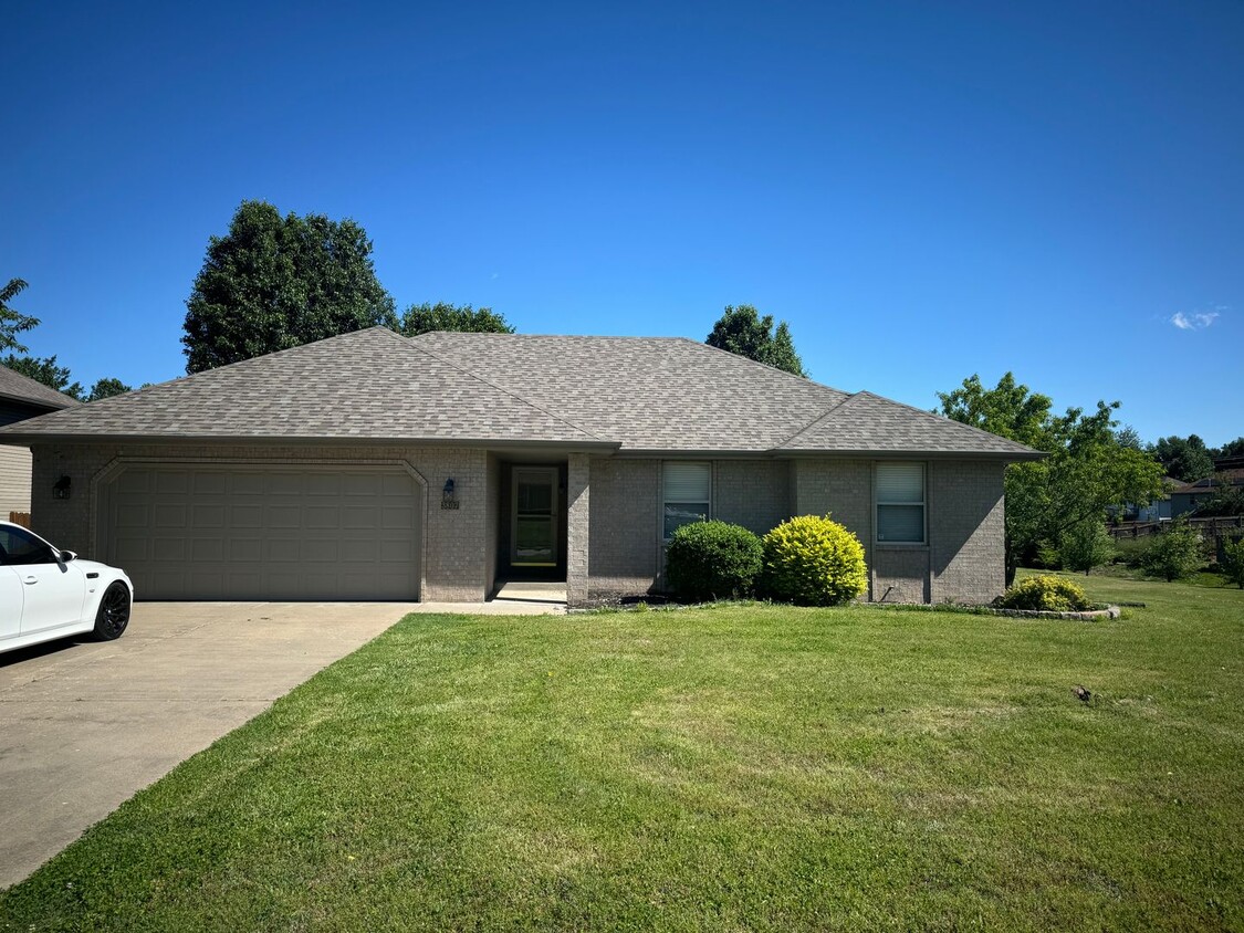 Foto principal - 3 Bedrooms! 2 Bath! Kickapoo Schools! $1695