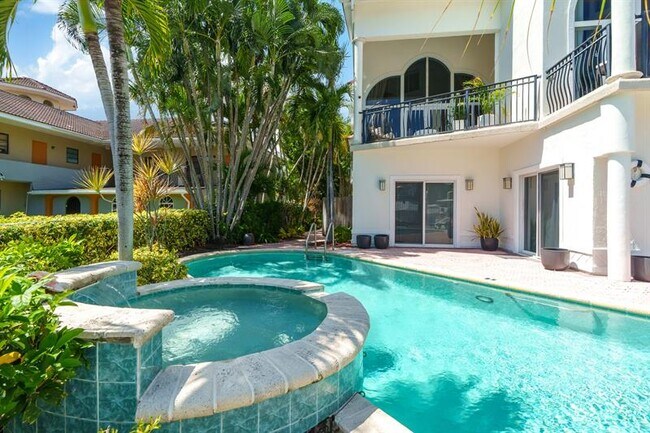 Building Photo - 70 Isle of Venice Dr