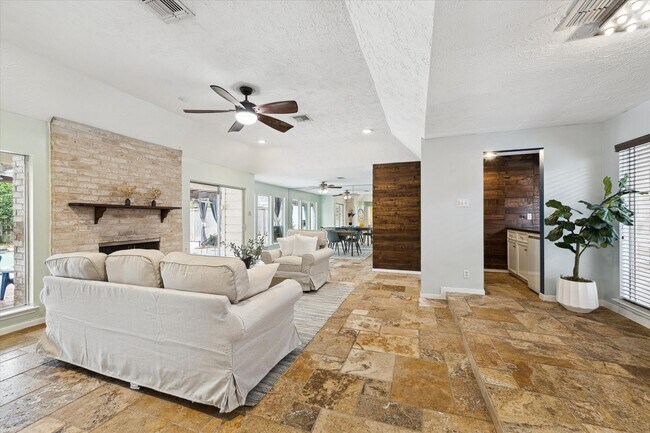 Foto del edificio - 1306 S Kirkwood Rd
