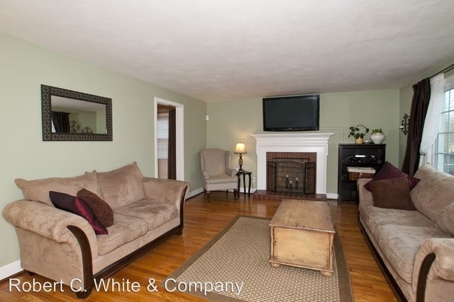 Building Photo - 3 br, 1.5 bath House - 122 Haynes Road