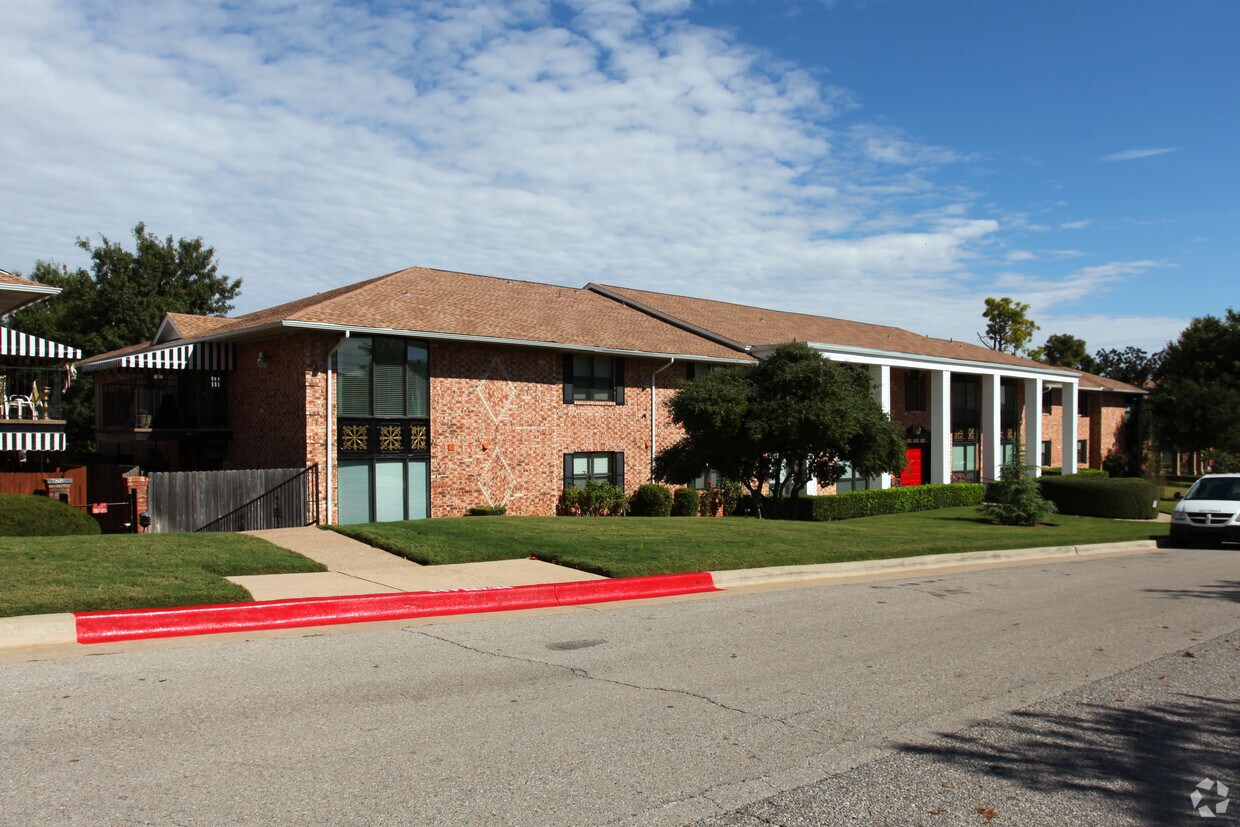 Primary Photo - Imperial Terrace Condominiums