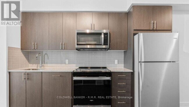 Building Photo - 2550 Simcoe St N