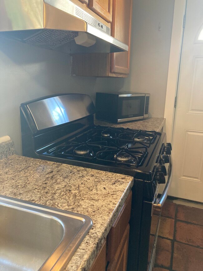 Foto del edificio - 73 Edgewood Ave