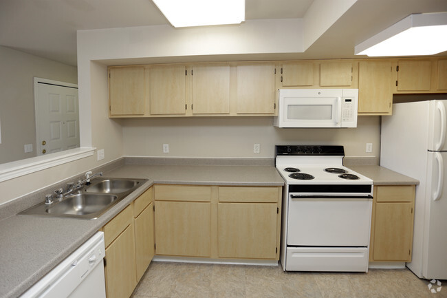 1BR, 1BA - 632 SF - Lynmar Apartments