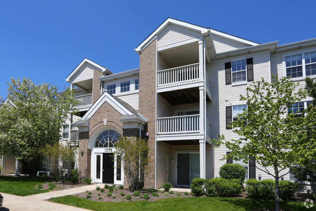 Foto principal - 1210 S White Oak Dr