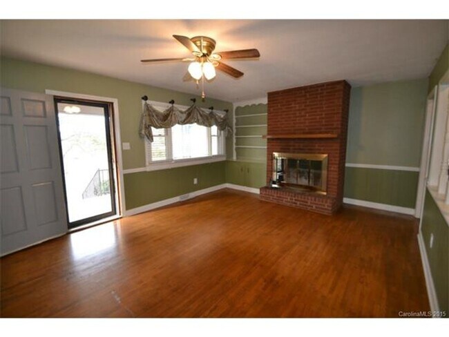 Foto del edificio - Available March 10th, 2026! Peaceful country full brick home on over 2 acres, 3bdrm, 2 bath